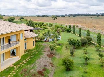 Casa de 4 quartos, Hidrolândia · Casa com 4 suítes e lazer completo em Hidrolândia