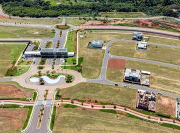 Terreno · 769m² · Lote de esquina no Plateau D’or Unique com 768 m² próximo à portaria