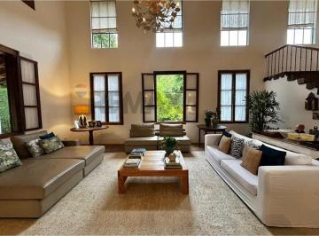 Casa · 300m² · 4 Quartos · 4 Vagas · Casa de Luxo à Beira-Mar em Ilhabela