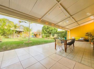 Casa · 261m² · 3 Quartos · 8 Vagas · Casa imperdível em condomínio fechado