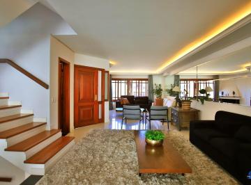 Casa · 285m² · 3 Quartos · 3 Vagas · Casa de 3 dormitórios, 3 vagas e pátio com piscina bairro Chácara das Pedras.
