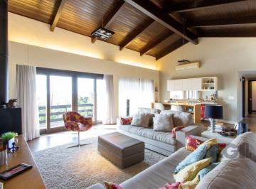 Casa · 417m² · 5 Quartos · 4 Vagas · Casa em Teresópolis