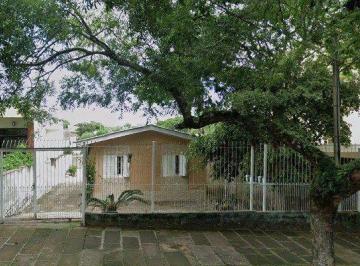 Casa · 155m² · 3 Quartos · 2 Vagas · Casa de alvenaria, 03 dormitórios próximo a Av. Teresópolis