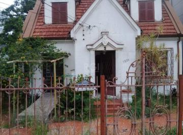 Casa · 606m² · 4 Quartos · 2 Vagas · Casa de 4 dormitórios na Av. Teresópolis bairro Teresópolis