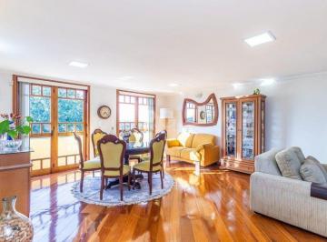 Casa · 246m² · 3 Quartos · 5 Vagas · Casa em Teresópolis