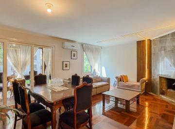 Apartamento · 178m² · 3 Quartos · 2 Vagas · Cobertura com 3 quartos (2 suítes) e 2 vagas de garagem no Bairro Petrópolis
