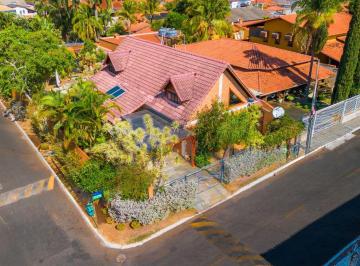 Casa de 3 quartos, Brasília · MARAVILHOSO CHALÉ EM CONDOMINIO FECHADO COM 3 QUARTOS, PISCINA E AREA DE LAZER COMPLETA