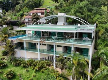 Localizada no exclusivo Iate Clube de Santos, no Frade, em Angra dos Reis, esta · Residência Frente-Mar com Estrutura Completa em Angra dos Reis