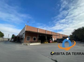 Foto 01 · Galpão Área construída: 18.078 m² Área do terreno: 43.665 m² (totalmente plano) Amplo pátio para cir