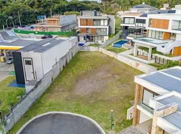 Terreno · Terreno em condomínio fechado com 672 m² em Santa