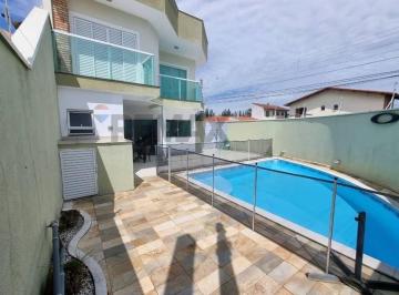 Casa · 172m² · 4 Quartos · 4 Vagas · "Casa de Luxo: Paraíso à Venda em Nova Peruíbe"