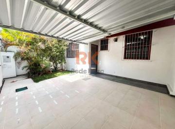 Casa · 110m² · 3 Quartos · 2 Vagas · Casa Geminada Plana com 3 Quartos à Venda, 130m², 2 Vagas, Bairro Dona Clara, próxima à Avenida Seba