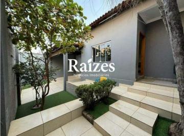 Casa · 186m² · 3 Quartos · 4 Vagas · Casa Residencial à venda em Uberlândia no bairro Tabajaras com 3 quartos sendo 2 suítes e 186 m²