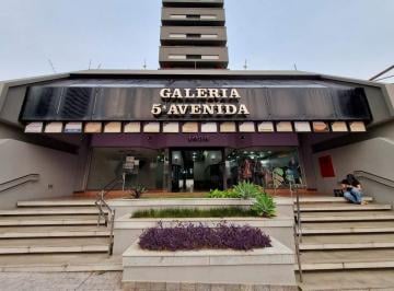 Comercial · 72m² · 1 Vaga · Sala comercial localizada no Edifício 5ª Avenida