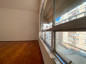 Apartamento · 107m² · 3 Quartos · 1 Vaga · Copacabana posto 6! Apartamento com 3 quartos, 3 banheiros e 1 vaga na escritura. 107m²