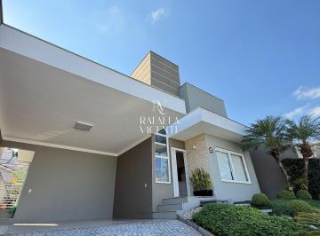 Casa · 240m² · 3 Quartos · 2 Vagas · Casa