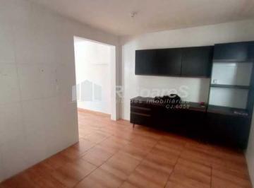 Casa · 62m² · 2 Quartos · Casa de vila linear, desocupada, com suíte em Campinho.