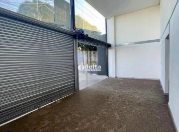 Comercial · 436m² · 4 Vagas · Prédio disponível para locação no bairro Laranjeiras em Uberlândia-MG.