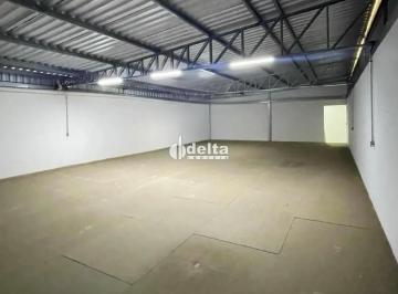 Comercial · 436m² · 4 Vagas · Prédio disponível para locação no bairro Laranjeiras em Uberlândia-MG.
