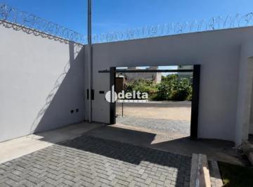 Casa · 150m² · 3 Quartos · 2 Vagas · Casa com 3 quartos sendo 1 suíte disponível para venda no bairro Laranjeiras em Uberlândia-MG