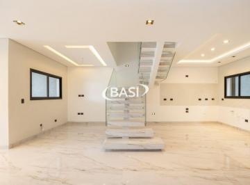 Casa · 227m² · 3 Quartos · 3 Vagas · Sobrado Triplex de Alto Padrao | A poucos minutos do Parque Barigui