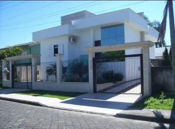 Foto 01 · Casa de 3 Dormitórios, com piscina e 6 vagas de garagens