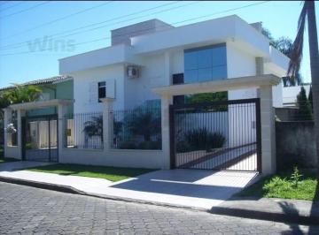 Foto 01 · Casa de 3 Dormitórios, com piscina e 6 vagas de garagens