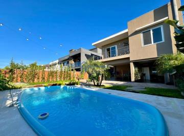 Casa · 372m² · 3 Quartos · 2 Vagas · Casa com Piscina em Jardim Panorâmico, Ivoti - 191m²