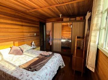 Casa · 381m² · 2 Quartos · 2 Vagas · Casa semimobiliada com churrasqueira em Estância Velha - Venda