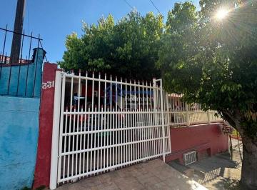 Casa · 160m² · 2 Quartos · 2 Vagas · Casa semimobiliada com churrasqueira em Santa Teresa, São Leopoldo - Venda