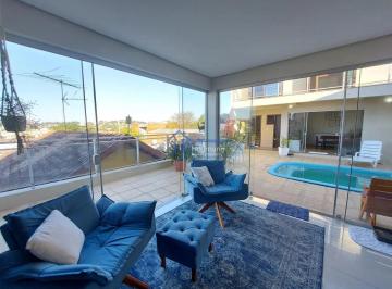 Casa · 252m² · 4 Quartos · 3 Vagas · Casa com varanda e lareira em Novo Hamburgo - Ideal, à venda