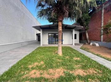 Casa · 200m² · 4 Quartos · 2 Vagas · Casa com 4 dormitórios e 1 suíte tendo 200m² com Piscina bairro Ideal em Novo Hamburgo