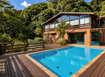 Casa · 550m² · 4 Quartos · 2 Vagas · Casa à venda com 4 quartos, Itaipava, Petrópolis