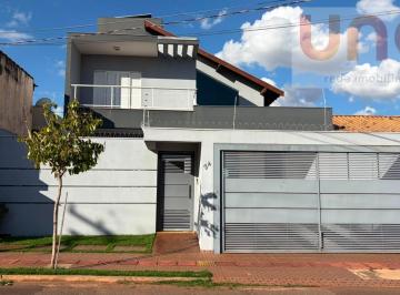 Casa · 240m² · 5 Quartos · 4 Vagas · Sobrado com Energia Solar no Monte Castelo Campo Grande
