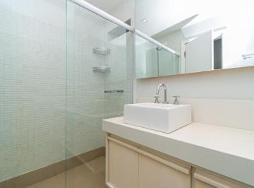e6c4ac12-2c04-40ba-915d-20215de41918 · Versátil cobertura para venda em Moema com 2 quartos, sendo 1 suíte, 183m²
