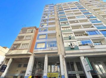 Apartamento · 32m² · 1 Quarto · Apartamento térreo de 1 quarto, elevador no bairro Centro Histórico.