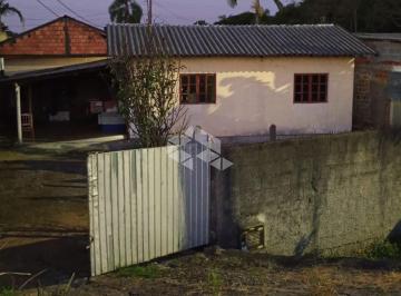 IVANI 4 · Casa 02 quartos, boa localização.