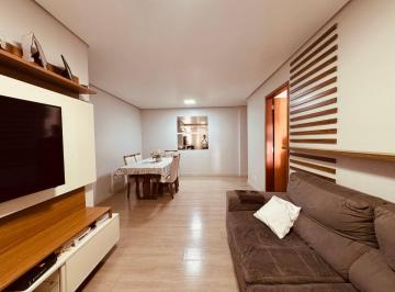 Apartamento de 3 quartos, Águas Claras · 3 Quartos uma suite, sala de jantar e sala de estar, todo com armários, piso em vinílico andar alto.
