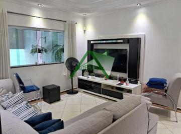 Casa de 3 quartos, São Caetano do Sul · Sobrado com 3 suítes e 4 vagas em Localização Privilegiada!