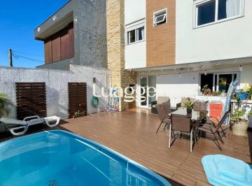 Casa · 140m² · 3 Quartos · 2 Vagas · Casa Mobiliada com pátio e piscina