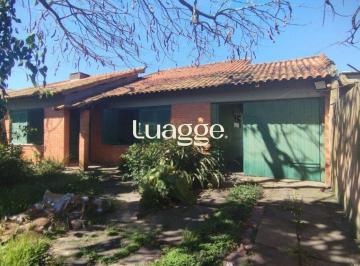 Casa · 257m² · 3 Quartos · 3 Vagas · Casa com 4 quartos e 257m² à venda em Guarujá, Porto Alegre.