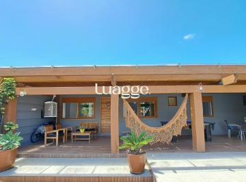Casa · 184m² · 3 Quartos · 3 Vagas · Casa com 04 dormitórios e piscina na praia de Imbé/ RS.