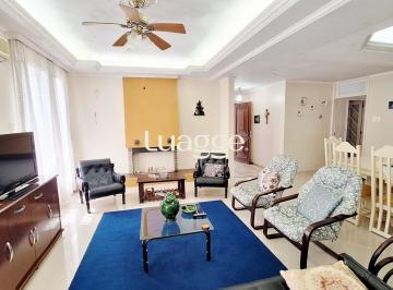 Casa · 200m² · 4 Quartos · 3 Vagas · Casa com 4 dormitórios, piscina, 4 vagas, no bairro Teresópolis, Porto Alegre,RS
