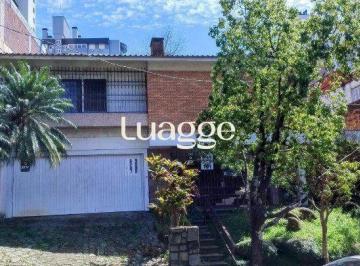 Casa · 320m² · 3 Quartos · 2 Vagas · casa ampla, terreno excelente tamanho, localização privilegiada em porto alegr