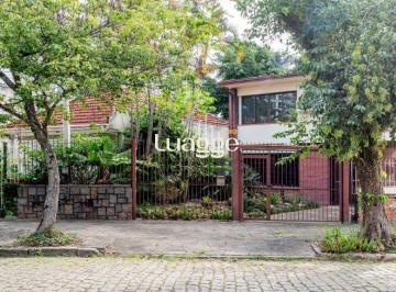 Casa · 154m² · 3 Quartos · 3 Vagas · Com 3 quartos e 2 banheiros, ampla sala com garagem para 03 carros.