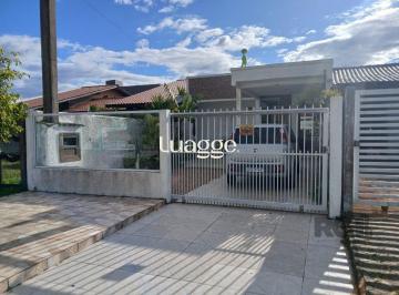 Casa · 69m² · 2 Quartos · 3 Vagas · Casa de 2 dormitórios, com banheiro social, e um living em 2 ambientes, com banh