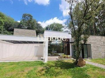 Casa · 225m² · 4 Quartos · 2 Vagas · Casa fantástica ao lado do Lago Negro em Gramado.