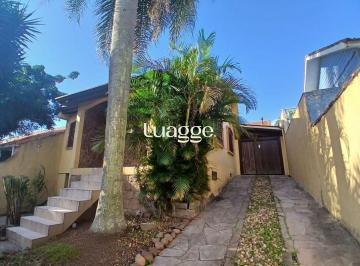 Casa · 235m² · 3 Quartos · 4 Vagas · Casa de 3 dormitórios, piscina e 4 vagas de garagem em Canoas.