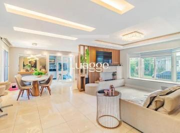Casa · 280m² · 3 Quartos · 2 Vagas · Casa térrea com 3 dormitórios, suíte e 2 vagas.