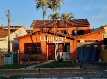 Casa · 173m² · 5 Quartos · 3 Vagas · Casa com 5 quartos, piscina e 3 vagas de garagem em Canoas.
